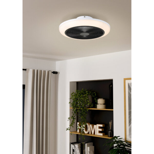Moderan plafonski ventilator sa rasvetom – model SAYULITA 1